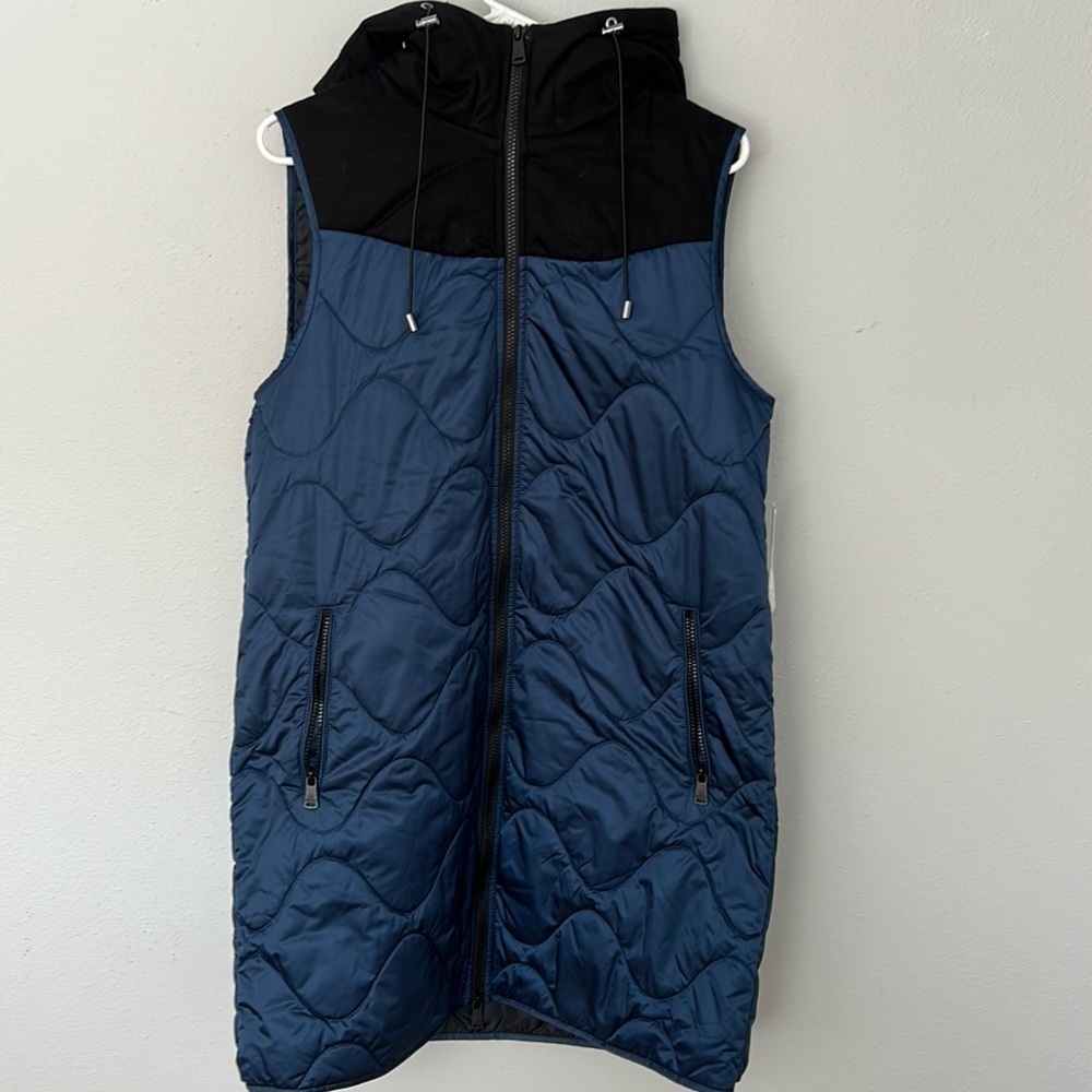 NWT Bernardo Womens longline Quilted Sleeveless vest, Royal blue/black. Size M. - Picture 2 of 12